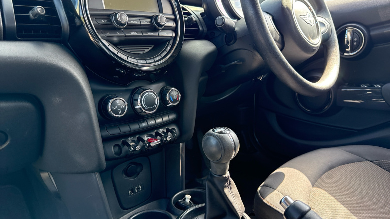 MINI Hatchback 1.5 Cooper 5dr Petrol Hatchback